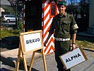 Die Kaserne wechselt von Bedrohungsstufe "Alpha"... (Bild öffnet sich in einem neuen Fenster)
