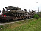 Kampfpanzer Leopard werden verladen. (Bild öffnet sich in einem neuen Fenster)