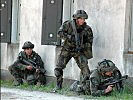 Tschechische Soldaten in verbautem Gebiet... (Bild öffnet sich in einem neuen Fenster)
