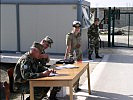 Am Flughafen werden unsere Soldaten empfangen. (Bild öffnet sich in einem neuen Fenster)