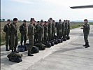 Zwei Infanteriegruppen der Militärakademie angetreten. (Bild öffnet sich in einem neuen Fenster)