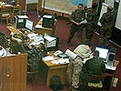 Internationale Soldaten bei der Stabsarbeit.