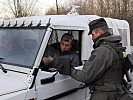 An Kreuzungen errichten die Peacekeeper Checkpoints. (Bild öffnet sich in einem neuen Fenster)