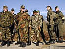 Eine internationale Delegation von Militärattachés besuchte die Großübung. (Bild öffnet sich in einem neuen Fenster)