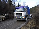 Ein Hilfsgüterkonvoi der Vereinten Nationen passiert den "Checkpoint". (Bild öffnet sich in einem neuen Fenster)