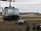 Hubschrauber treffen ein. (Bild öffnet sich in einem neuen Fenster)