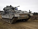 Darunter sind österreichische Schützenpanzer vom Typ "Ulan". (Bild öffnet sich in einem neuen Fenster)