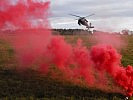 Endlich Verstärkung: eigene Hubschrauber fliegen ein. (Bild öffnet sich in einem neuen Fenster)