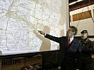 Bundespräsident Fischer machte sich persönlich ein Bild von der Übung.
