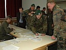 Montagvormittag trafen die ersten ausländischen Soldaten ein. (Bild öffnet sich in einem neuen Fenster)