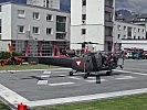 Eine "Alouette" III unterstützt die Berufsfeuerwehr. (Bild öffnet sich in einem neuen Fenster)