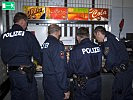 Dort werden die Einsatzkräfte der Polizei... (Bild öffnet sich in einem neuen Fenster)