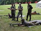 Das Training beginnt: Deutsche Soldaten üben mit dem MG 74 des Bundesheers. (Bild öffnet sich in einem neuen Fenster)