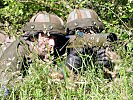 Die Soldaten beziehen ihre Kampfstellungen. (Bild öffnet sich in einem neuen Fenster)