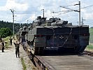 Kampfpanzer "Leopard" 2A4 treffen am Entladebahnhof Wurmbach ein. (Bild öffnet sich in einem neuen Fenster)