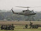 Die Helikopter transportieren Mannschaft und Geräte. (Bild öffnet sich in einem neuen Fenster)