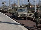 Auch Fahrzeuge sind dabei: Pinzgauer des Jägerbataillons 17 aus Straß... (Bild öffnet sich in einem neuen Fenster)