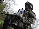 Die Soldaten gehen in Stellung. (Bild öffnet sich in einem neuen Fenster)