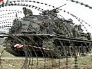 ...ein Bergepanzer M-88... (Bild öffnet sich in einem neuen Fenster)