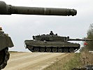 Bravoland Kampfpanzer rücken von Thaures an. (Bild öffnet sich in einem neuen Fenster)