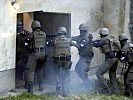 Auch Militärpolizisten kommen zum Einsatz. (Bild öffnet sich in einem neuen Fenster)