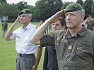 Generalmajor Heidecker und Brigadier Herke nehmen die Siegerehrung vor. (Bild öffnet sich in einem neuen Fenster)