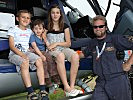 Georg, Leonhard und Leonitta aus Obdach mit dem Eurocopter. (Bild öffnet sich in einem neuen Fenster)