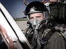 Hanfstingl im Cockpit seiner Saab 105. (Bild öffnet sich in einem neuen Fenster)