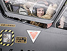 Ein französischer Pilot öffnet die Kanzel seines Alpha Jets. (Bild öffnet sich in einem neuen Fenster)