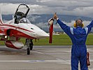 Am Boden erhalten die Piloten letzte Anweisungen. (Bild öffnet sich in einem neuen Fenster)