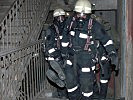 ... und es gelingt Ihnen einen Verwundeten aus den Trümmern zu befreien. (Bild öffnet sich in einem neuen Fenster)