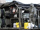 Die ABC-Soldaten bereiten sich für die Dekontamination vor. (Bild öffnet sich in einem neuen Fenster)