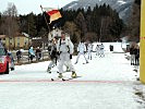 Das Gewinnerteam des Kärntner Jägerbataillons 26 beim Zieleinlauf. (Bild öffnet sich in einem neuen Fenster)