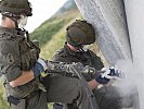 Danach wird mit mechanischem Gerät der Weg freigelegt. (Bild öffnet sich in einem neuen Fenster)