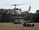 Soldaten der Task Force 18 werden im Lufttransport angelandet. (Bild öffnet sich in einem neuen Fenster)