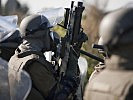 Daraufhin bezogen die Soldaten Position. (Bild öffnet sich in einem neuen Fenster)