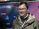 Minister Darabos fühlt sich sichtbar wohl beim Medientag in Allentsteig. (Bild öffnet sich in einem neuen Fenster)