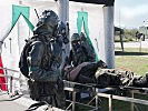 Schweizer Soldaten übernahmen die Dekontamination. (Bild öffnet sich in einem neuen Fenster)