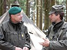 Brigadier Hufler, l., bei der Dienstaufsicht. (Bild öffnet sich in einem neuen Fenster)