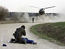 Wegen der Schwere der Verletzung wird ein Hubschrauber angefordert. (Bild öffnet sich in einem neuen Fenster)