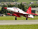 ...landen auf dem Fliegerhorst Hinterstoisser. (Bild öffnet sich in einem neuen Fenster)