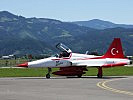 Eine Maschine der "Turkish Stars" rollt zum Halteplatz. (Bild öffnet sich in einem neuen Fenster)