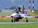Eine der acht NF-5A Maschinen der Türken beim Ausrollen zur Parkposition. (Bild öffnet sich in einem neuen Fenster)