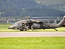 Soldaten beim Absitzen aus einem "Black Hawk". (Bild öffnet sich in einem neuen Fenster)