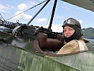 Stolz sitzt Mikael Carlson im Cockpit seiner Fokker Dr. I. (Bild öffnet sich in einem neuen Fenster)