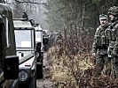 Bereits bei Tageslicht sind die Fahrzeuge am Drauufer eingetroffen.