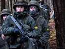 Die Soldaten machen sich für den Gegenangriff bereit. (Bild öffnet sich in einem neuen Fenster)