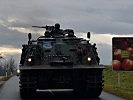 Der Bergepanzer "M88" folgt für eventuell beschädigte Kampfpanzer. (Bild öffnet sich in einem neuen Fenster)