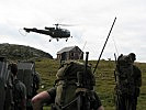 Ein Verbindungshubschrauber "Alouette" III beim Landeanflug. (Bild öffnet sich in einem neuen Fenster)