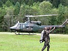 Die Hubschrauber landen zum Truppentransport an. (Bild öffnet sich in einem neuen Fenster)